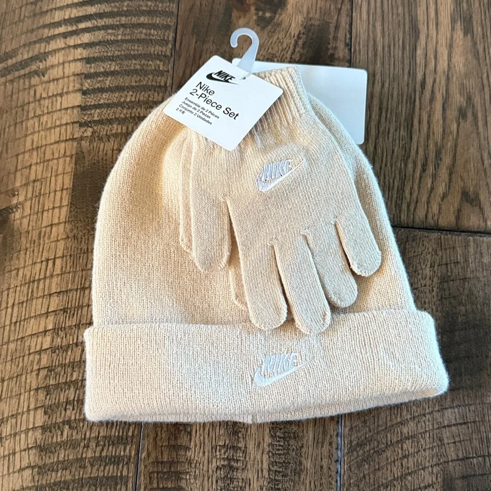 Nike NWT kids Cream‎ Hat and Glove unisex set